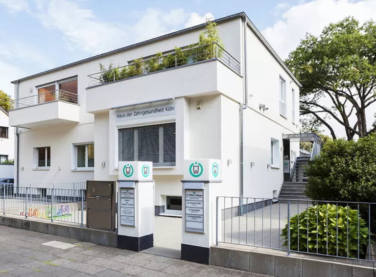 Außenansicht des Haus der Zahngesundheit Köln – Praxis für ganzheitliche Zahnmedizin und Kieferorthopädie
